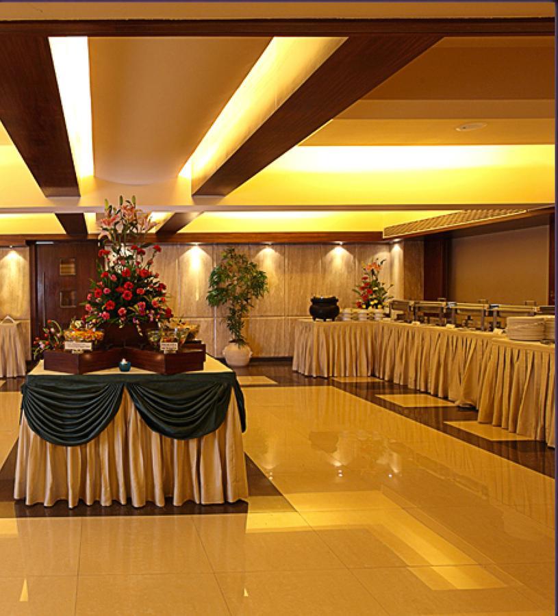 The Royal Orchid Hotel, Chembur 뭄바이 외부 사진