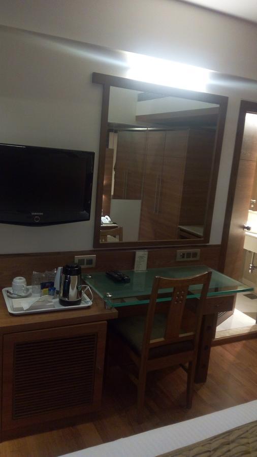 The Royal Orchid Hotel, Chembur 뭄바이 외부 사진