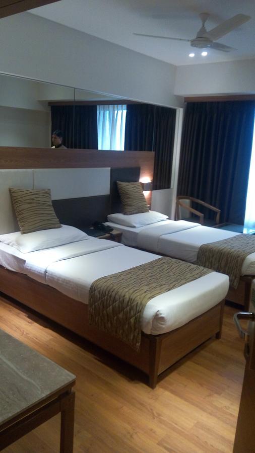The Royal Orchid Hotel, Chembur 뭄바이 외부 사진